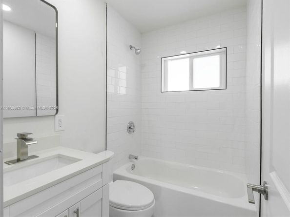 3051 NW 70th Ter, Miami FL 33147