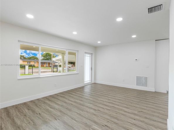 3051 NW 70th Ter, Miami FL 33147