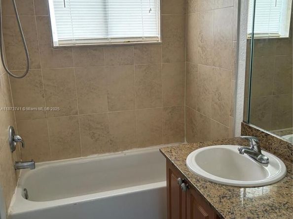 7701 SW 88th St B224, Miami FL 33156