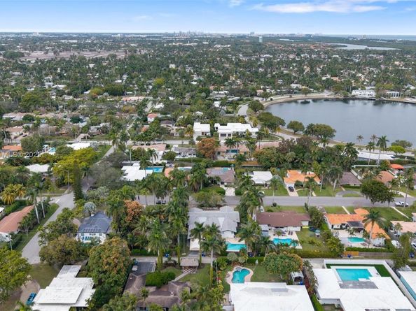 1240 Jefferson St, Hollywood FL 33019