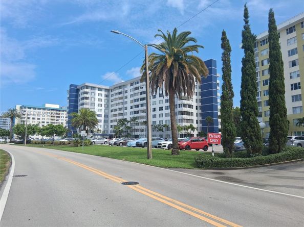 4400hillcrest Hillcrest DR 201B, Hollywood FL 33021