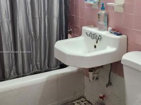 890 E 52nd St, Hialeah FL 33013