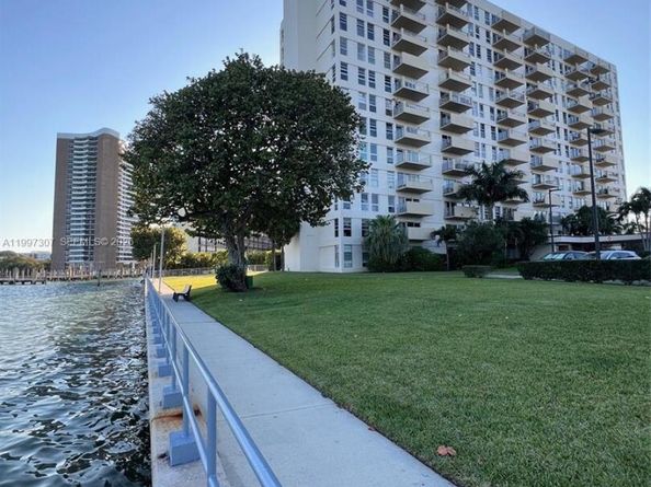880 NE 69th St 11M, Miami FL 33138