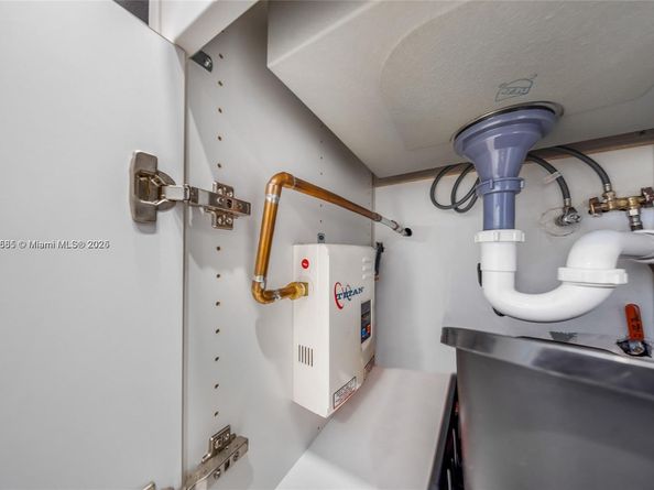 15610 NE 6th Ave 33D, Miami FL 33162