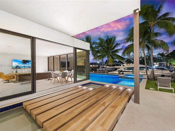 418 Sunset Dr, Hallandale Beach FL 33009