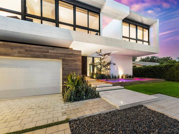 418 Sunset Dr, Hallandale Beach FL 33009