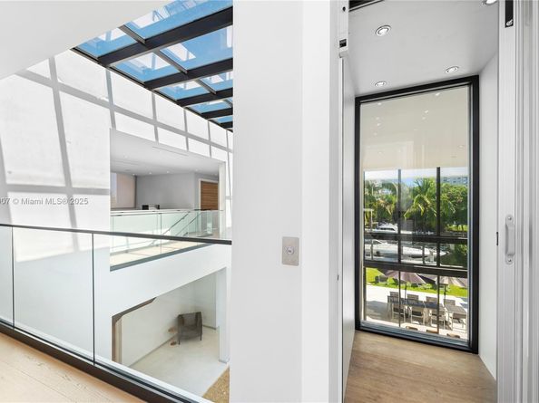 418 Sunset Dr, Hallandale Beach FL 33009