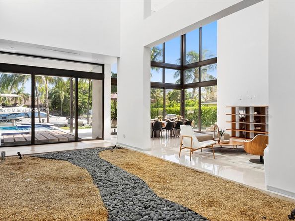 418 Sunset Dr, Hallandale Beach FL 33009