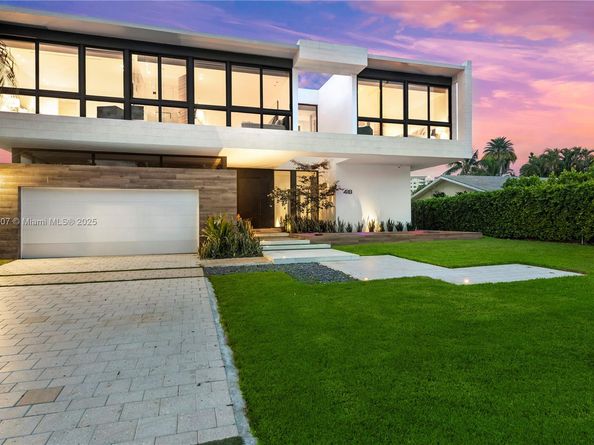 418 Sunset Dr, Hallandale Beach FL 33009