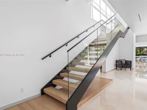 418 Sunset Dr, Hallandale Beach FL 33009