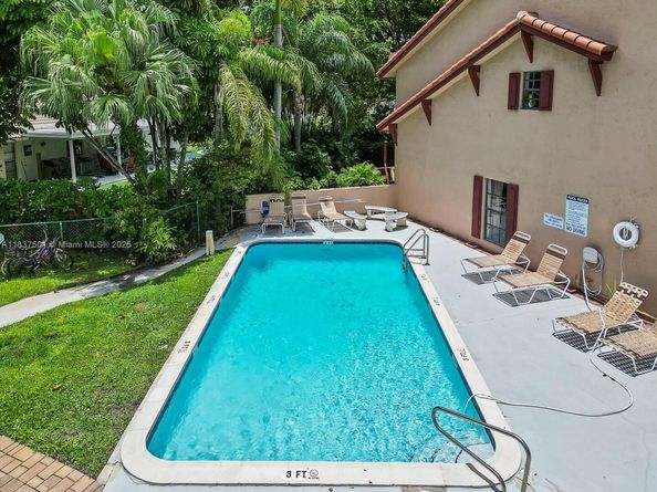 10942 W Sample Rd E1, Coral Springs FL 33065