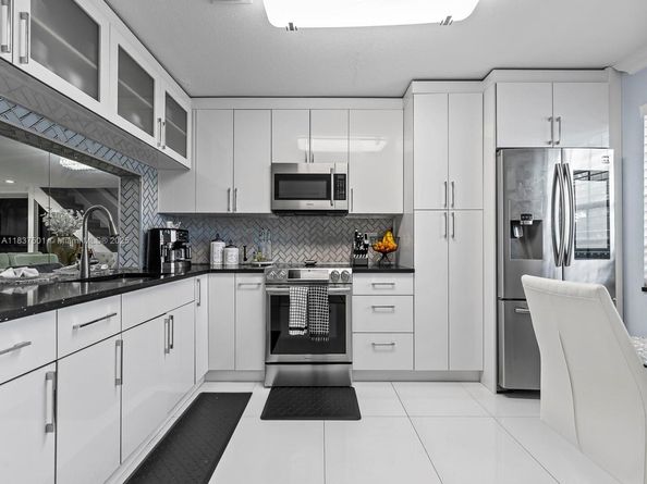 10942 W Sample Rd E1, Coral Springs FL 33065