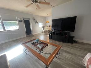 279 Markham M M, Deerfield Beach FL 33442