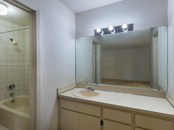6651 SW 137th Ct 3B, Miami FL 33183