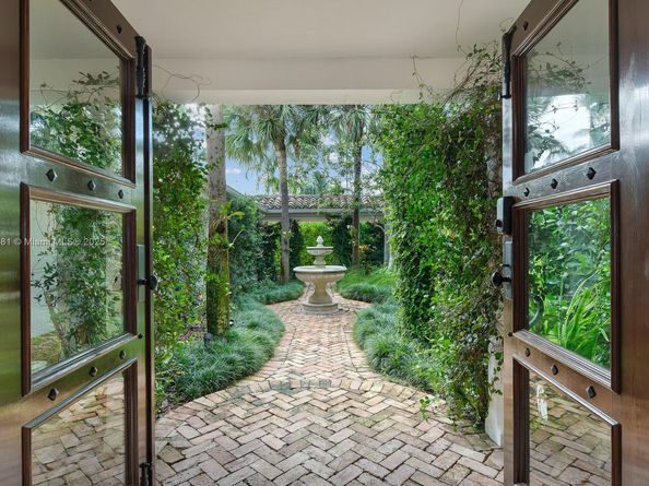 315 E Rivo Alto Dr, Miami Beach FL 33139