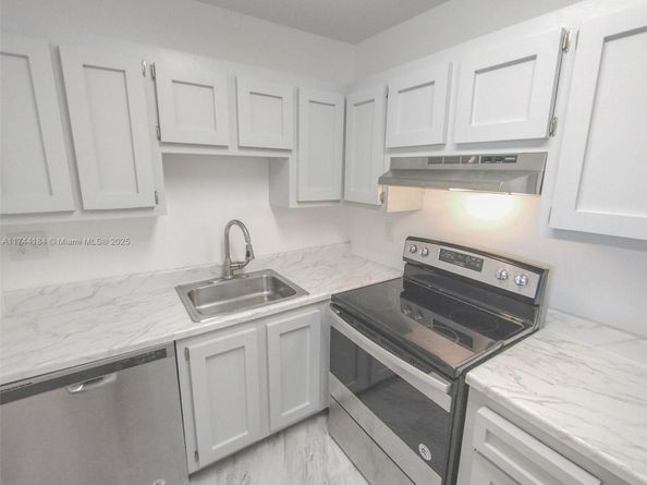 4174 Inverrary Drive 706, Lauderhill FL 33319