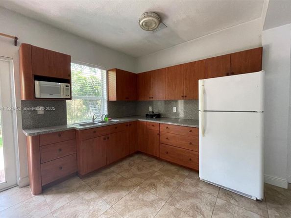 7880 SW 14th Ter, Miami FL 33144