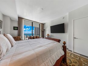 68 SE 6th St 3309, Miami FL 33131