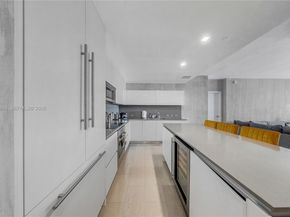 68 SE 6th St 3309, Miami FL 33131