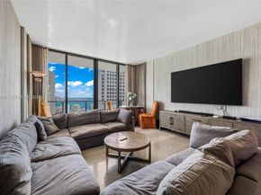 68 SE 6th St 3309, Miami FL 33131