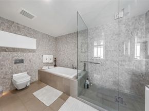 68 SE 6th St 3309, Miami FL 33131