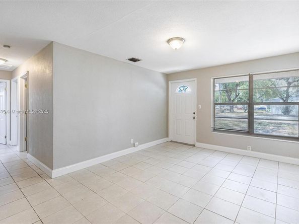2811 N 66th Ave, Hollywood FL 33024