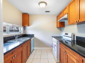 2811 N 66th Ave, Hollywood FL 33024
