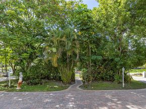 507 Hunting Lodge Dr, Miami Springs FL 33166