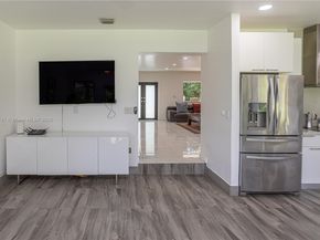 507 Hunting Lodge Dr, Miami Springs FL 33166