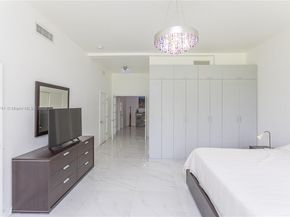 507 Hunting Lodge Dr, Miami Springs FL 33166