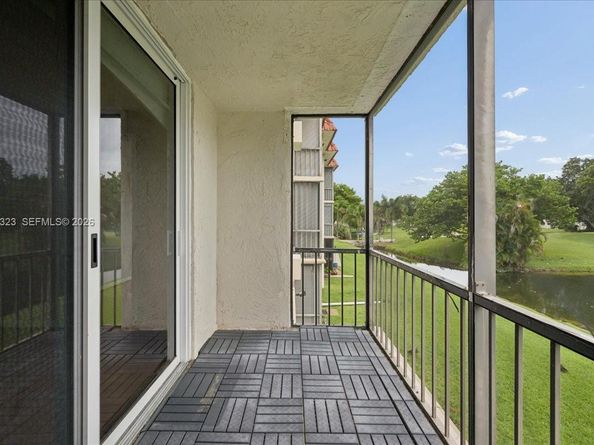 800 S Hollybrook Dr 205, Pembroke Pines FL 33025