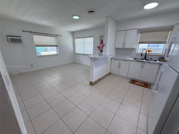 2235 Coolidge St, Hollywood FL 33020