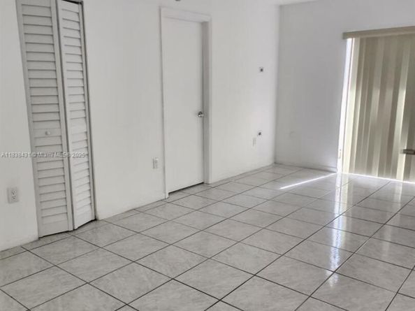 4841 NW 7th St 2034, Miami FL 33126
