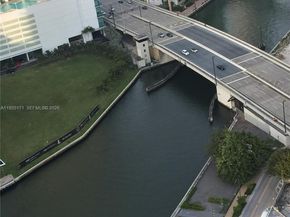 88 SW 7th St 3711, Miami FL 33130