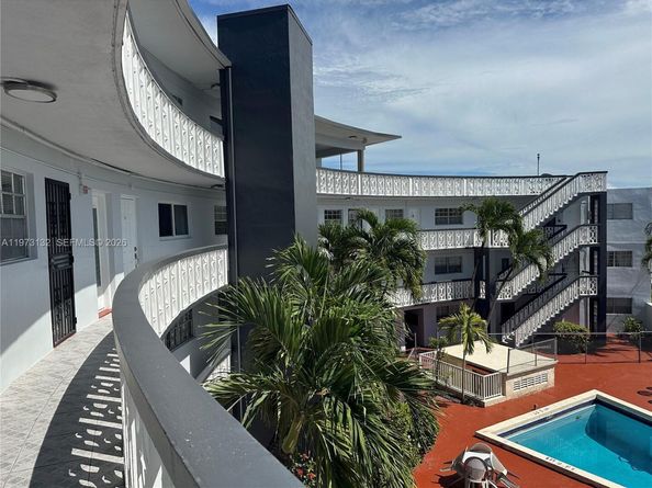 11 SW 52nd Ave 3C, Miami FL 33134