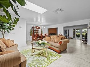 19224 W Lake Dr, Hialeah FL 33015