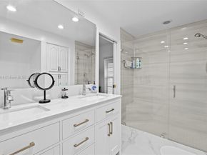 19224 W Lake Dr, Hialeah FL 33015