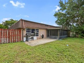 19224 W Lake Dr, Hialeah FL 33015