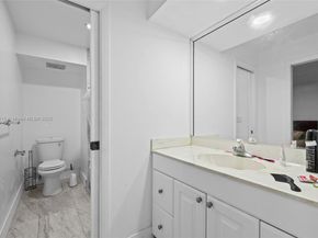 19224 W Lake Dr, Hialeah FL 33015