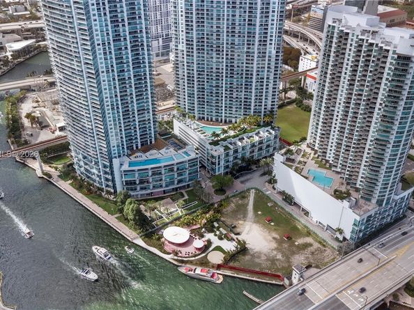 90 SW 3rd St TH505, Miami FL 33130