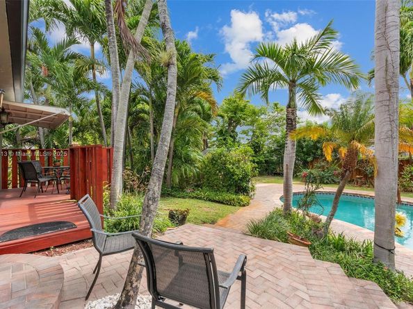 2472 Andros Ln, Fort Lauderdale FL 33312