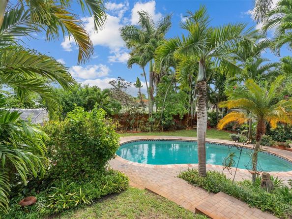 2472 Andros Ln, Fort Lauderdale FL 33312