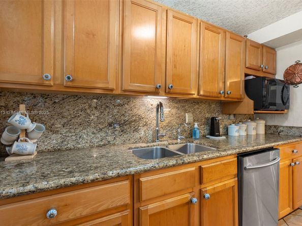 2472 Andros Ln, Fort Lauderdale FL 33312
