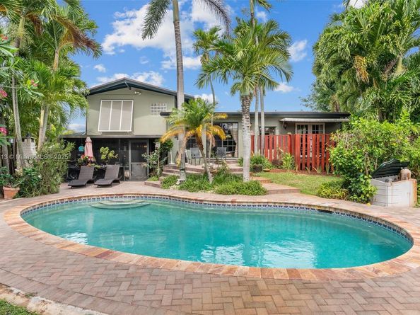2472 Andros Ln, Fort Lauderdale FL 33312