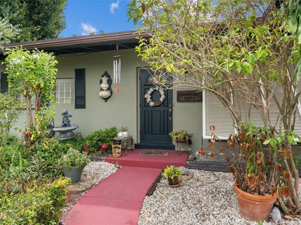2472 Andros Ln, Fort Lauderdale FL 33312
