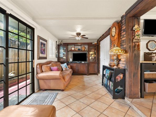2472 Andros Ln, Fort Lauderdale FL 33312