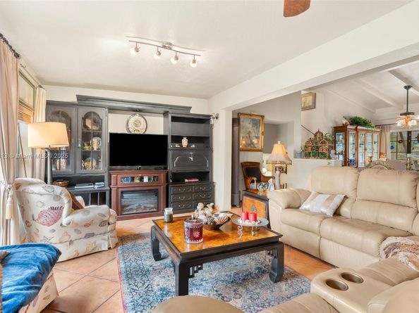 2472 Andros Ln, Fort Lauderdale FL 33312