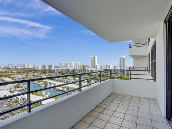 2500 Parkview Dr 1811, Hallandale Beach FL 33009
