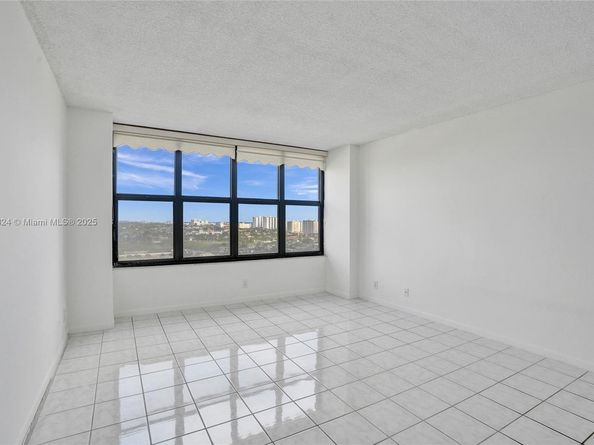 2500 Parkview Dr 1811, Hallandale Beach FL 33009