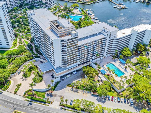 2500 Parkview Dr 1811, Hallandale Beach FL 33009